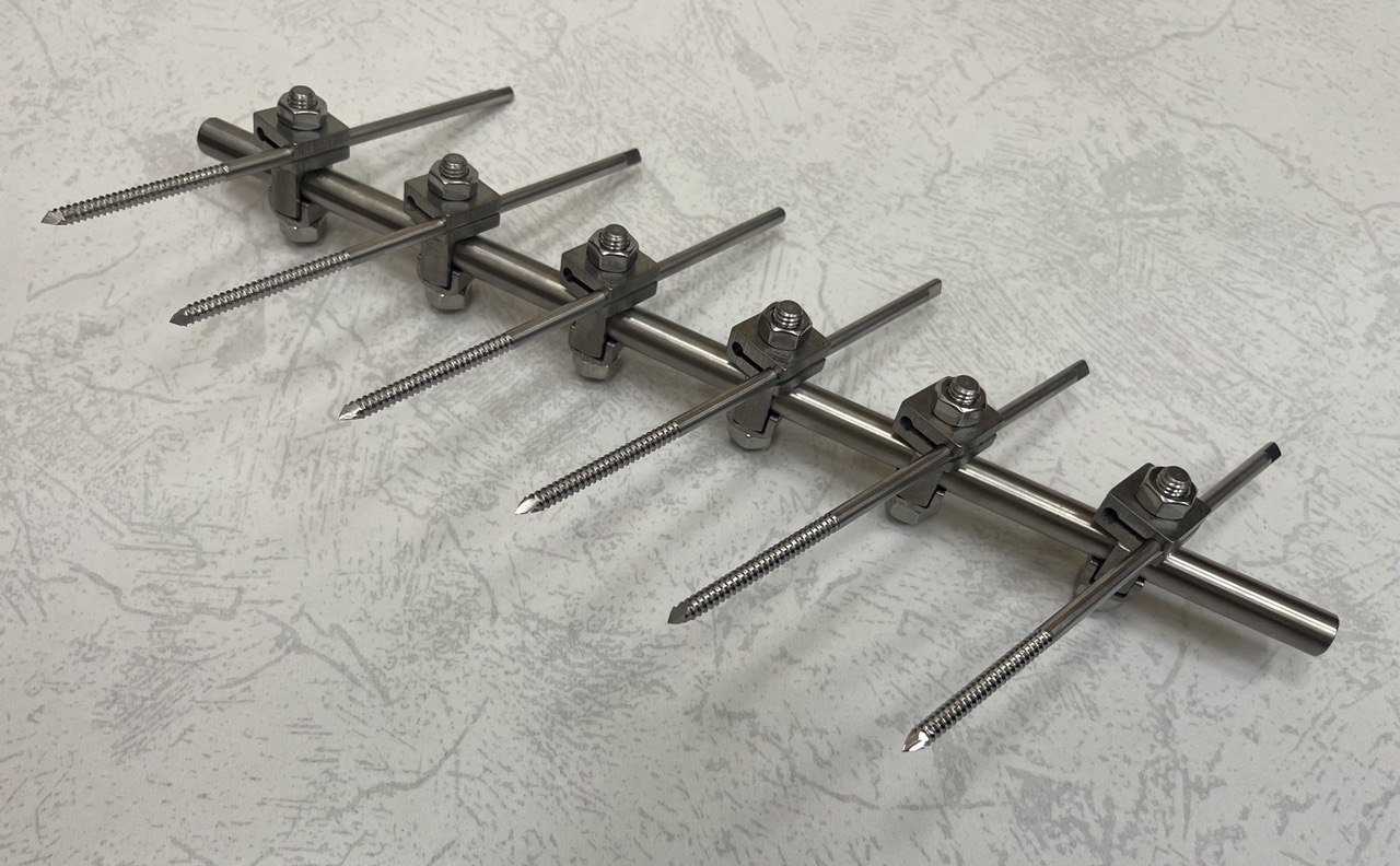 Апарат зовнішньої фіксації на гомілкову кістку